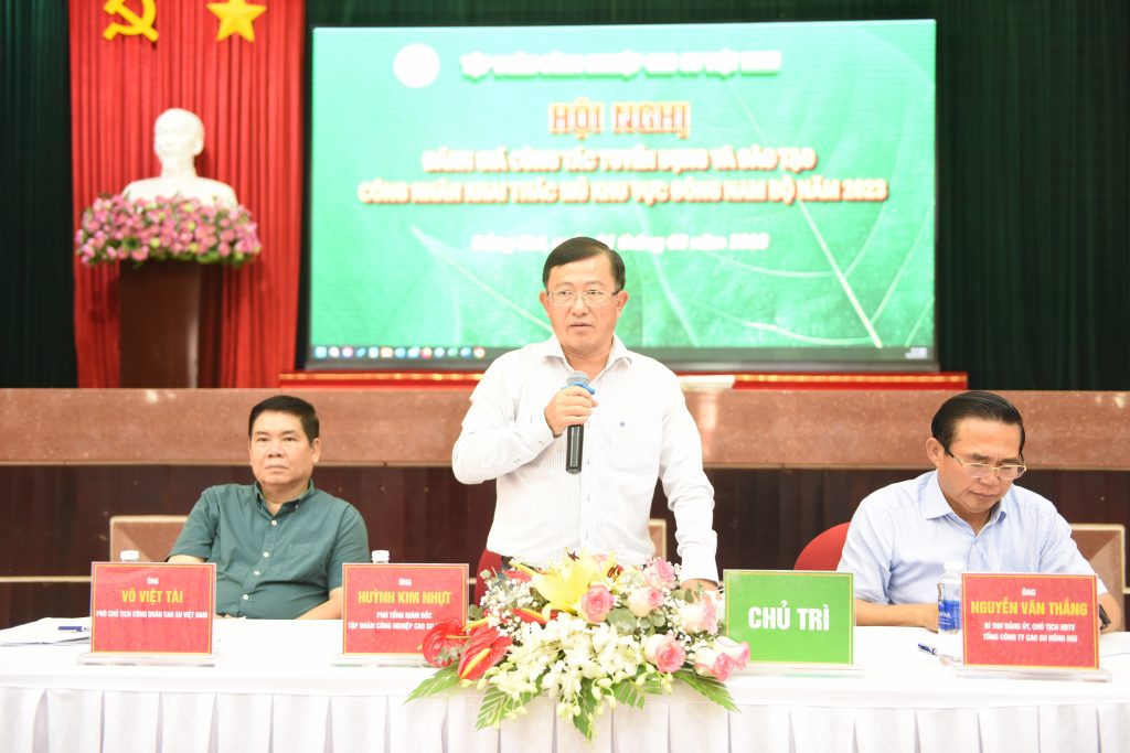 Nhiều giải pháp ổn định lao động khai thác cao su